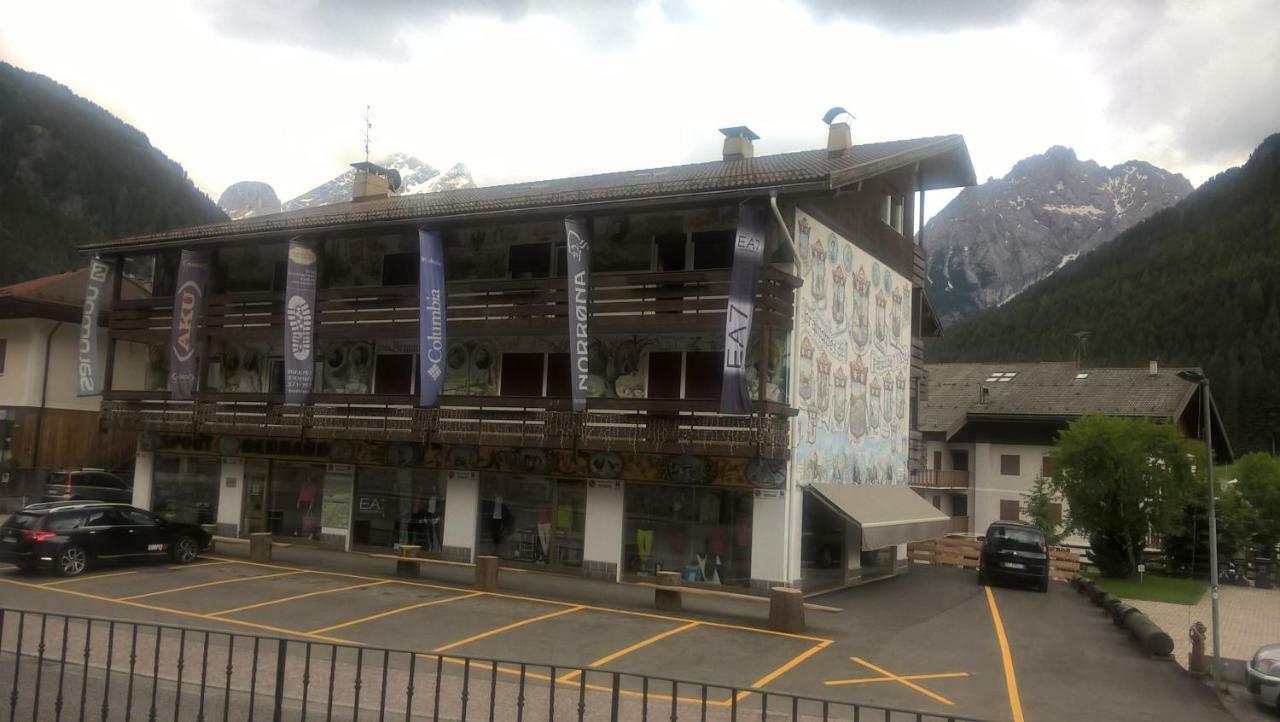 Appartamenti Bernard Sas Canazei Buitenkant foto