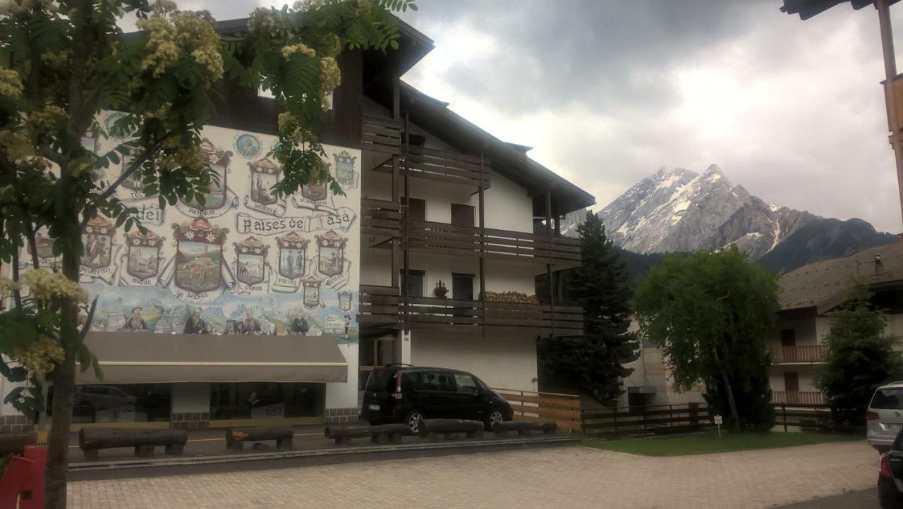 Appartamenti Bernard Sas Canazei Buitenkant foto